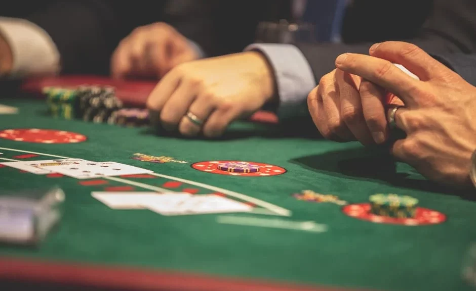 The Pros and Cons of a Local Land Based Casino VS an Online Slots Casino