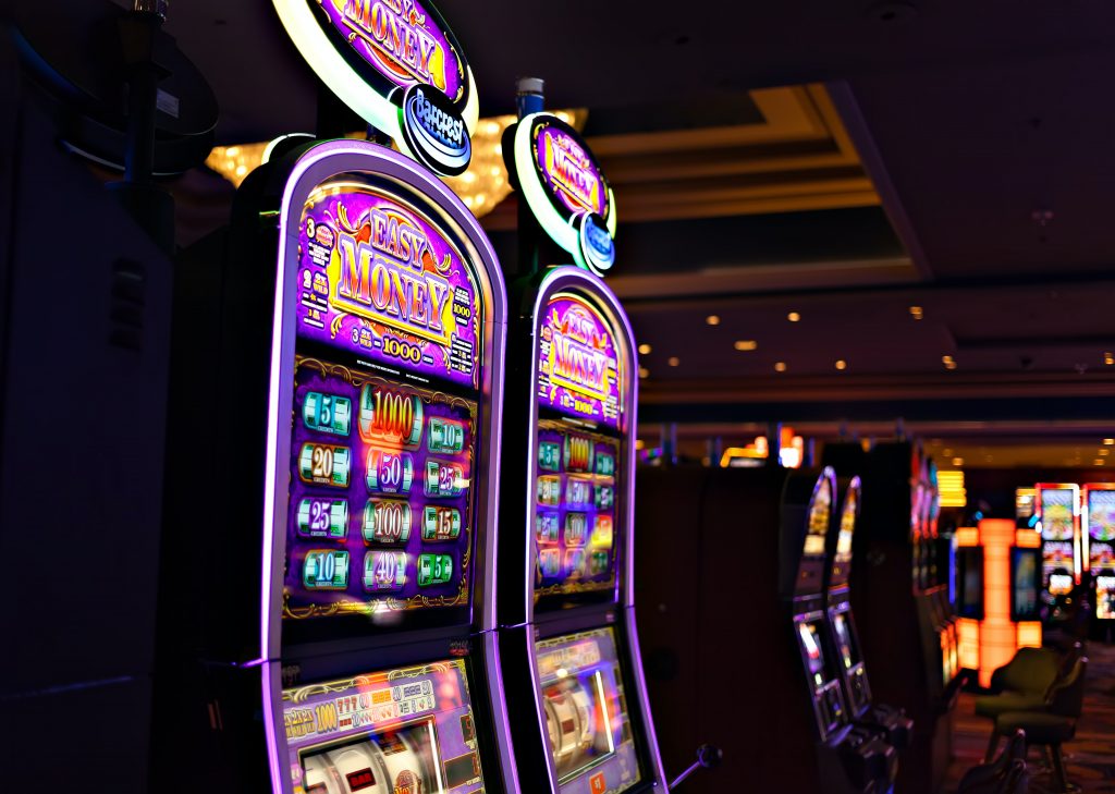 What are the different types of Free Spins Slots Sites in the UK slot machines?